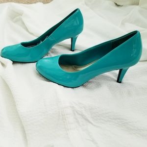 Comfort Plus by Predictions Turquois Pumps NWT